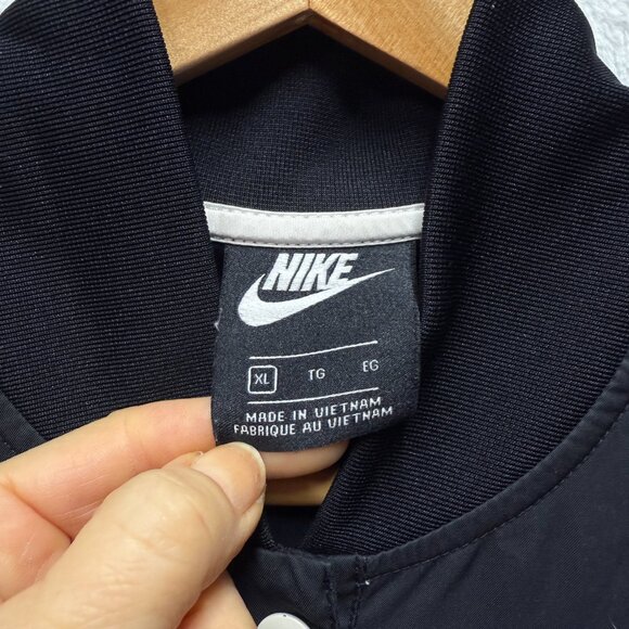 Nike Sportswear Varsity Jacket Women XL Black Stretch Swoosh Nylon Snap Button - Picture 4 of 14